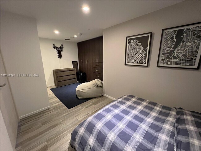 Building Photo - 801 S Miami Ave