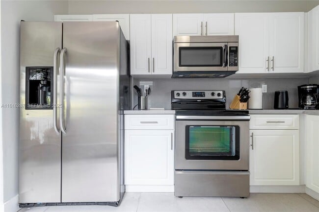 Building Photo - 968 NE 80th St