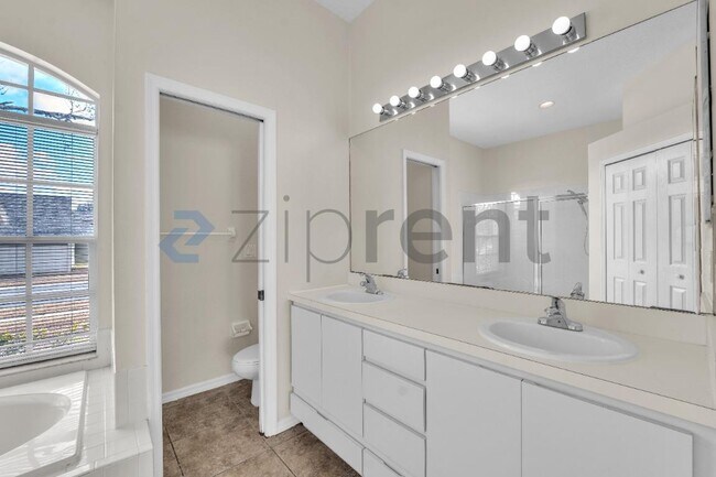 Building Photo - 2012 Dumont Dr