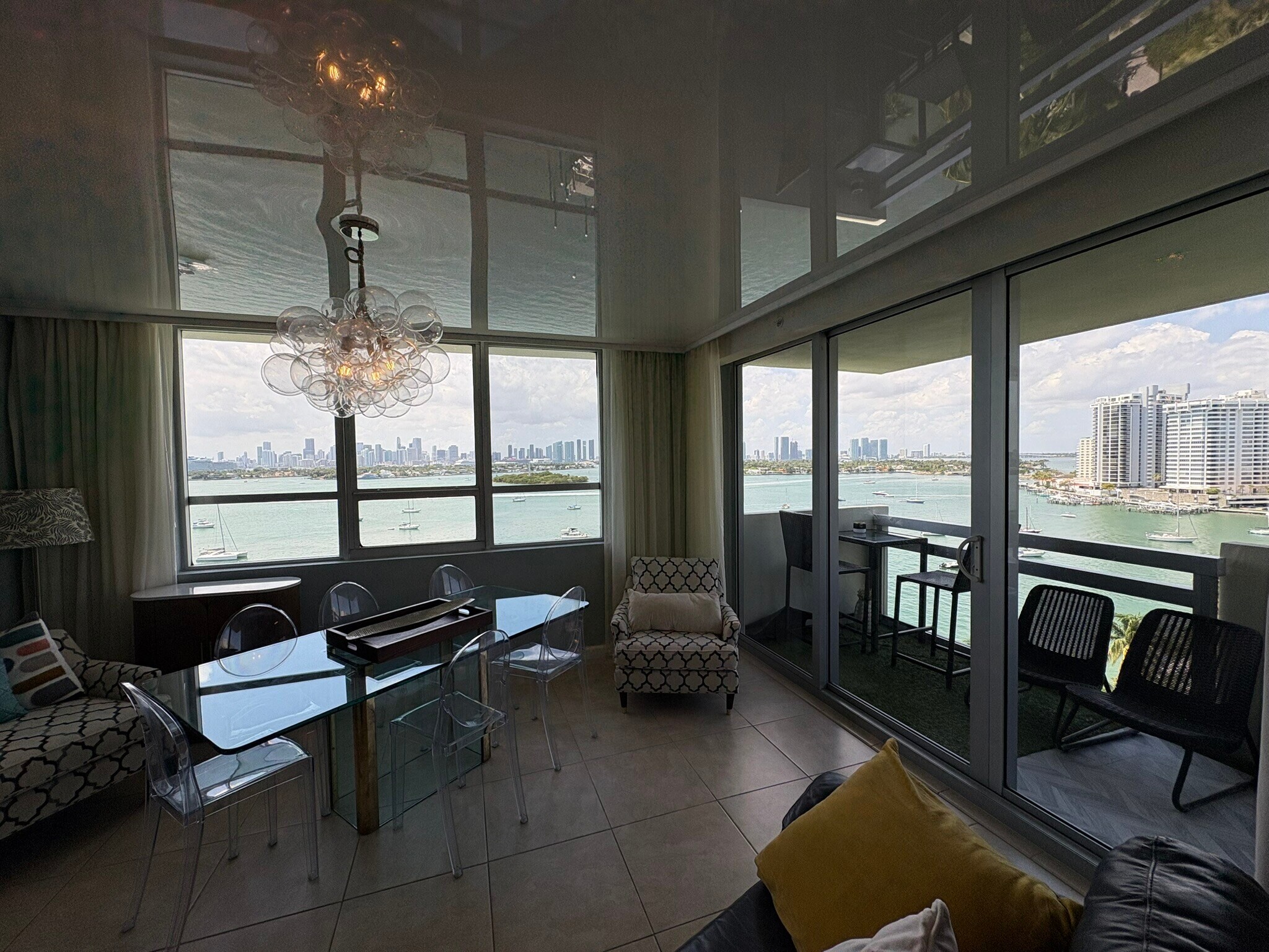 Full skyline view of the higher floor - 1500 Bay Rd