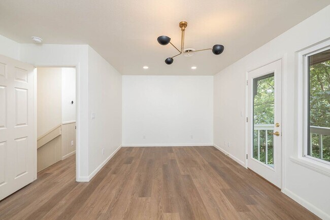 Building Photo - 884 Shrewsbury Ln