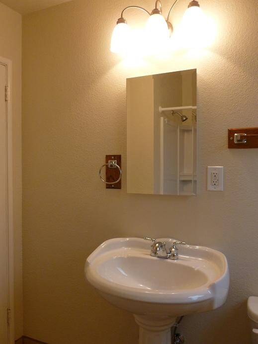 Building Photo - 439 Central Ct