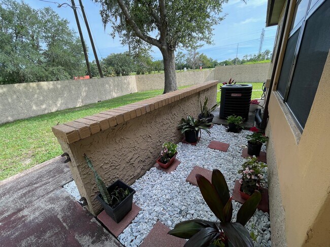 Building Photo - 64 Pine Track