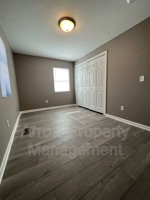 Building Photo - 1309 S 10th St