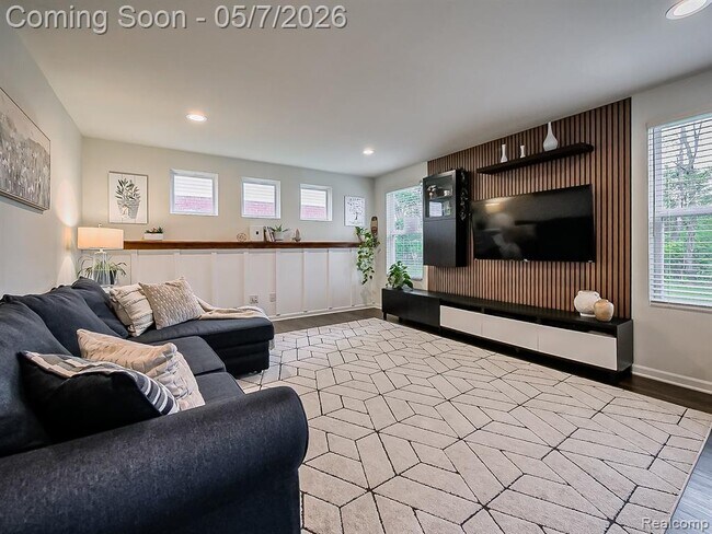 Building Photo - 8640 Quincy Dr
