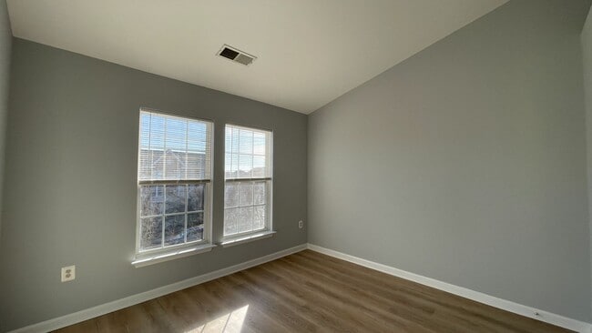 Building Photo - Idlewild Townhome