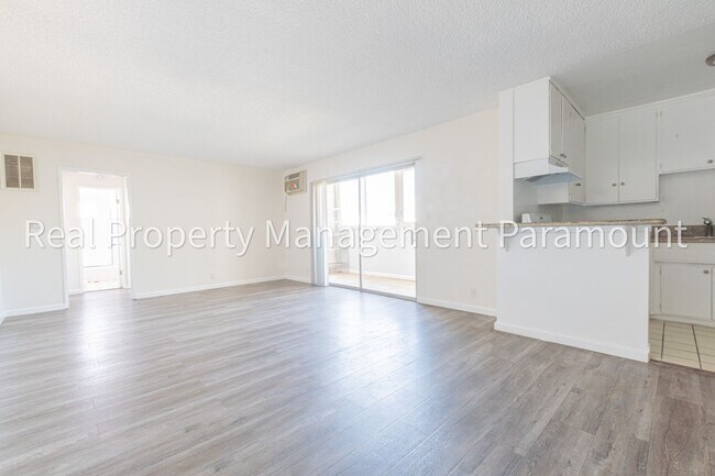 Building Photo - Beautiful One Bedroom Apartment in Miracle Mile