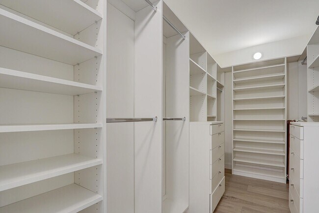 Building Photo - 5380 N Ocean Dr