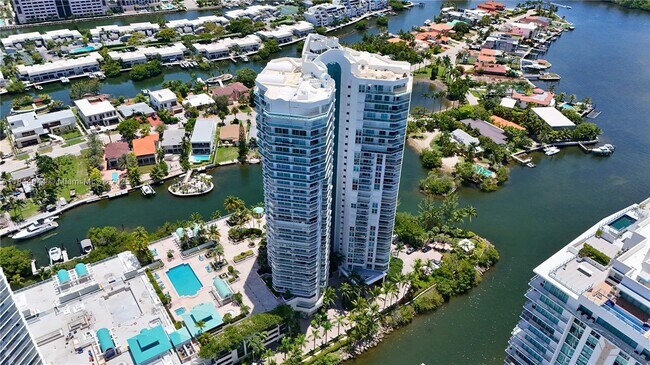 Building Photo - 16500 Collins Ave