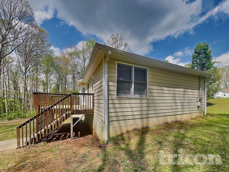 Building Photo - 244 Chastain Way