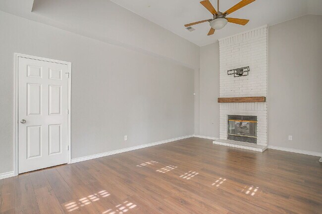Building Photo - Beautifully Updated Home in Grapevine!