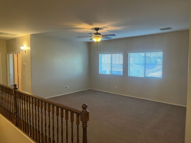 Building Photo - 16412 W Hope Dr