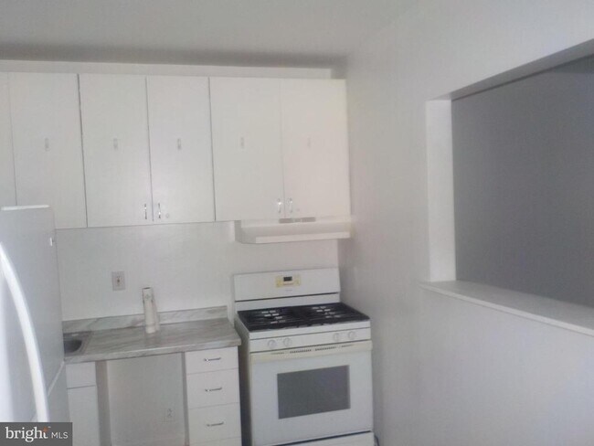 Building Photo - 569 N 58th St