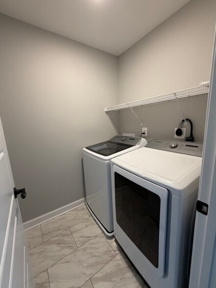 Laundry Machines included - 1373 Palomino Trl