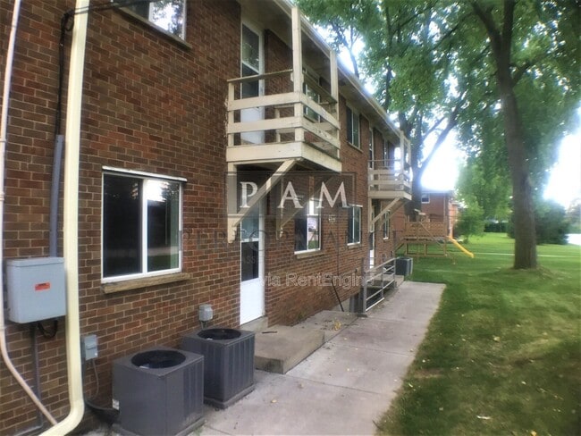 Building Photo - 5327 N Mohawk Ave