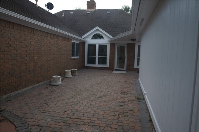 Building Photo - 1839 Lakewinds Dr