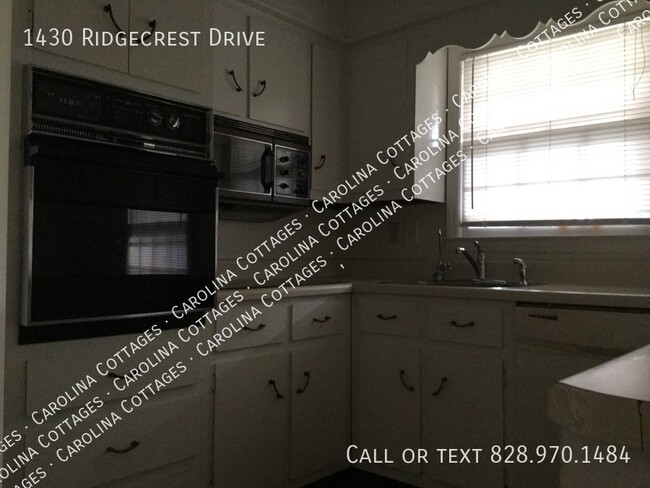 Building Photo - 1430 Ridgecrest Dr