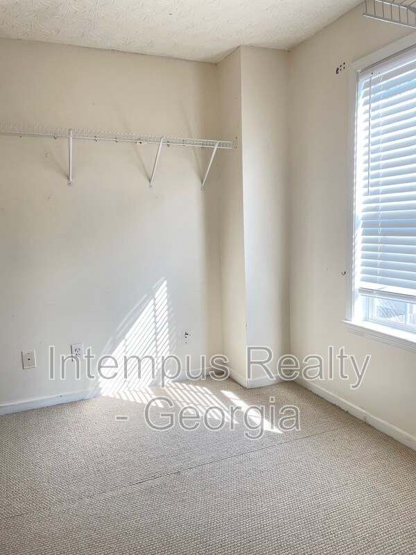 Building Photo - 2054 Pierce Way