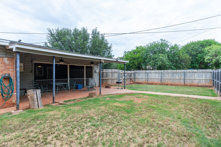 Building Photo - 1802 Glendale Dr