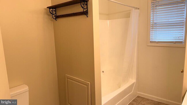 Building Photo - 3869 Midstate Rd