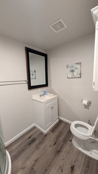 Building Photo - 1004 NE 28th St