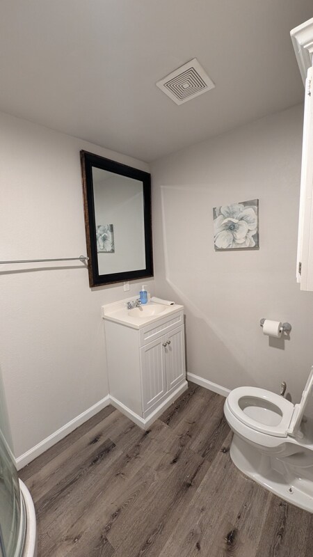 Building Photo - 1004 NE 28th St