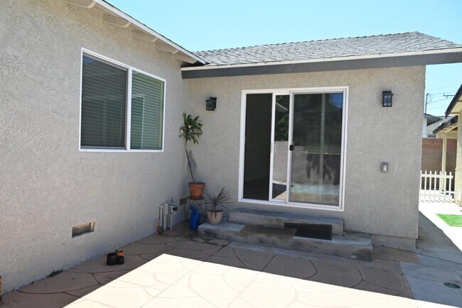 Building Photo - 20503 Madrona Ave