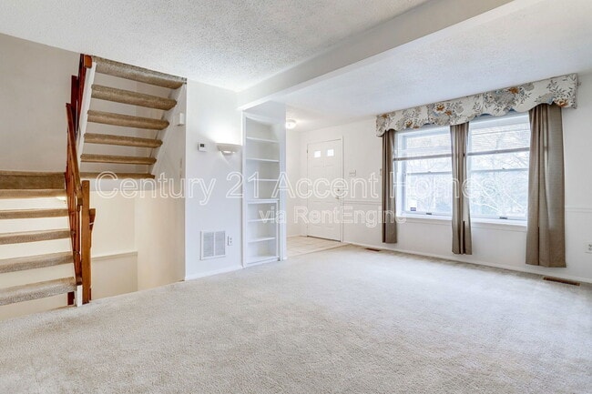 Building Photo - 5328 Larochelle Ct