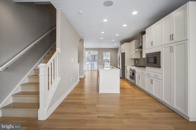 Building Photo - 621 Parkside Pl NE