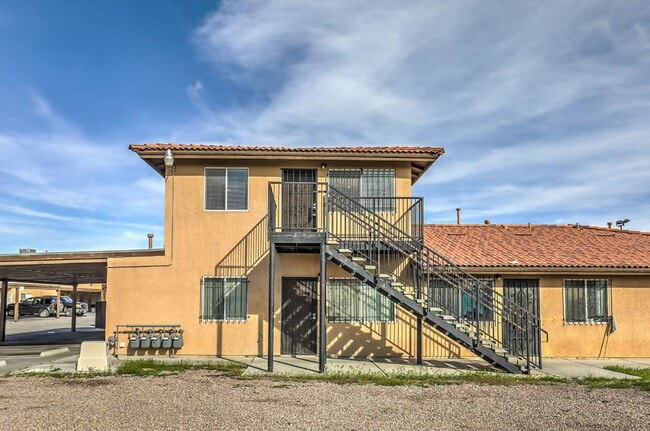 Building Photo - 3131 N Walnut Rd