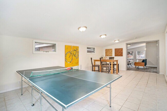 Building Photo - 3 Bed ranch minutes from CSU and pet and s...