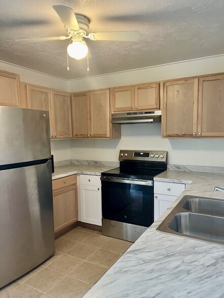 New kitchen cabinets - 15-647 Puni Mauka Loop N