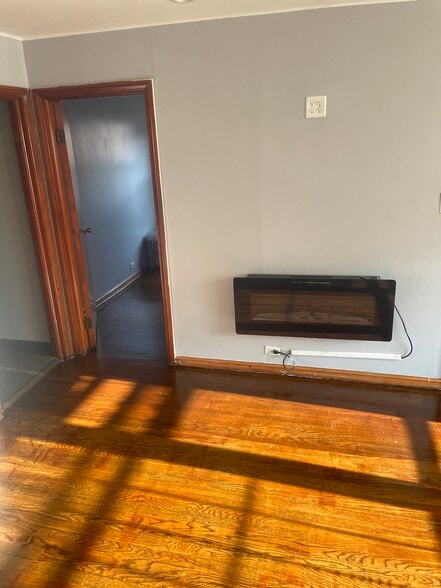 Building Photo - 7321 S Artesian Ave