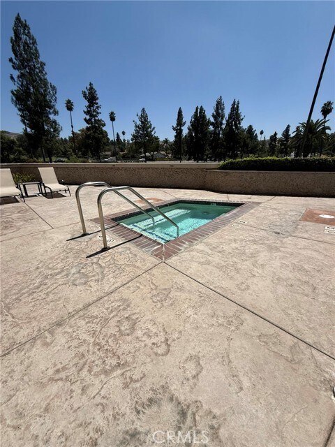 Building Photo - 5555 Canyon Crest Dr