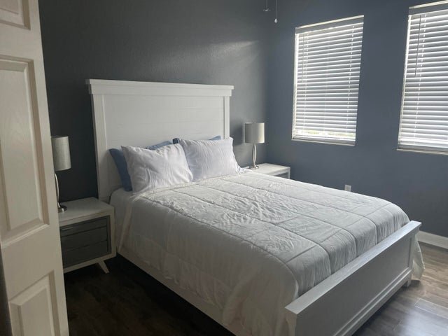 Building Photo - 10690 Old Hammock Wy