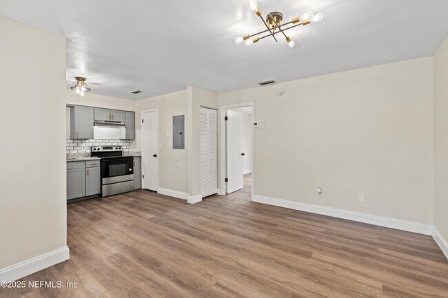 Building Photo - 3329 Mayflower St