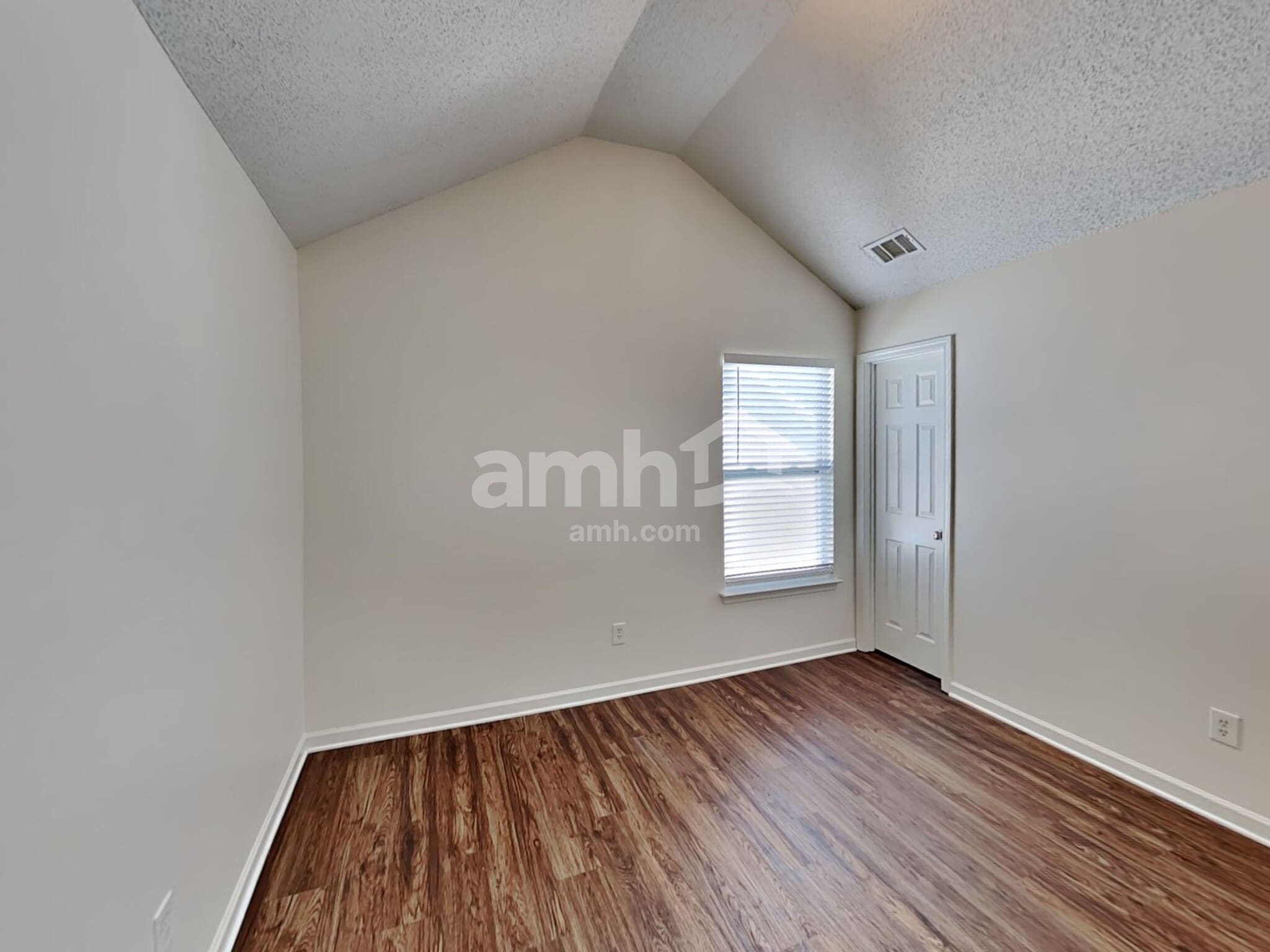 Building Photo - 3013 Summer Breeze Dr