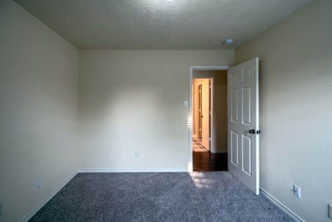 Building Photo - 4BR SFR • Walk-In Pantry • Fenced Yard in Coventry