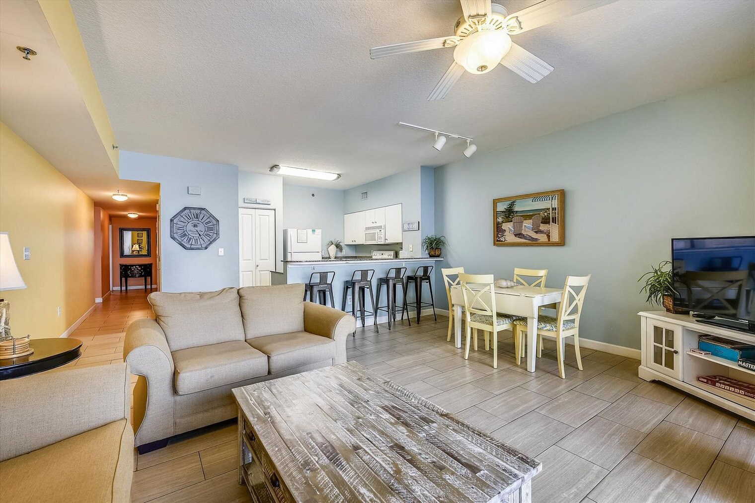 Building Photo - 9896 S Thomas Dr