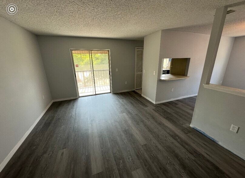 Building Photo - 290 Spring Dr