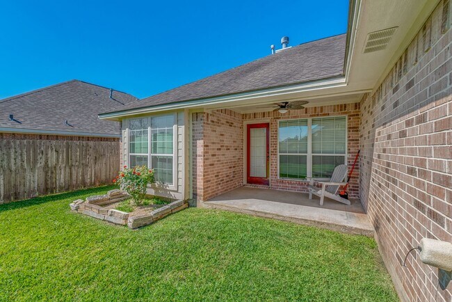 Building Photo - 3 Bed/ 2 Bath Home in Edelweiss Gartens Available for August Move In!