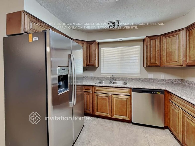 Building Photo - 2713 E Juniper Ave