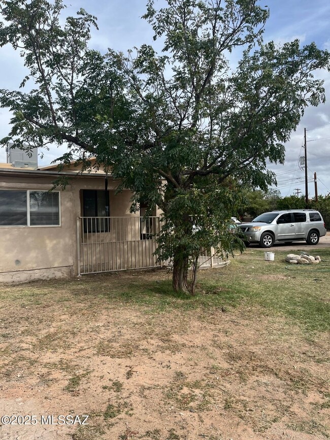 Building Photo - 345 E Teton Rd
