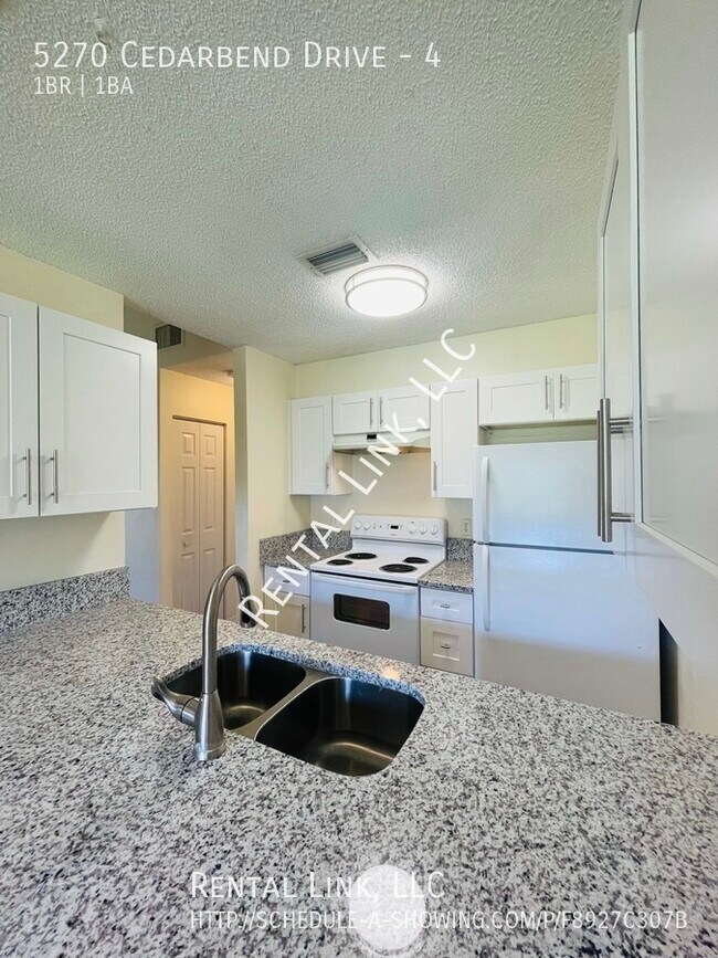 Building Photo - 5270 Cedarbend Dr