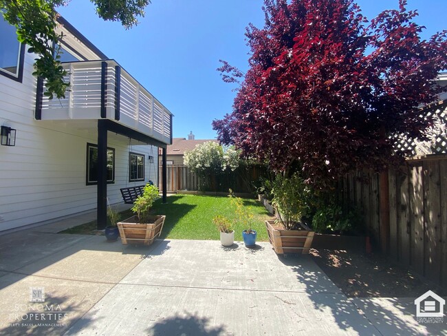 Building Photo - Light-Filled 3BD/2BA Home in Desirable Fry...