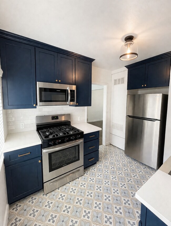 Building Photo - Remodeled 2BR in NoHo – New Kitchen, 2 Parking Spaces, Walk to NoHo West Mall