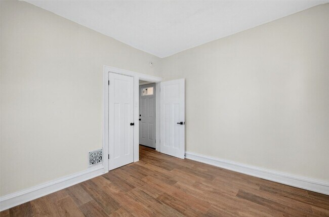 Building Photo - 5803 S Kings Highway Blvd