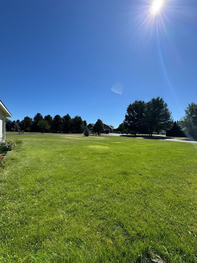 Building Photo - Expansive & Modern 4-Bedroom Home for Rent
