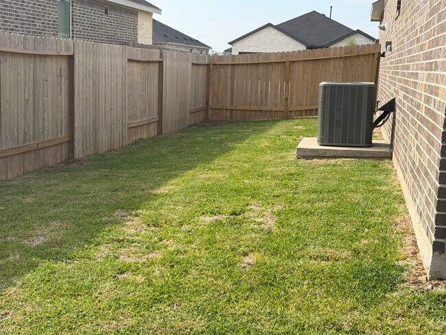 Building Photo - 407 Robin Ct