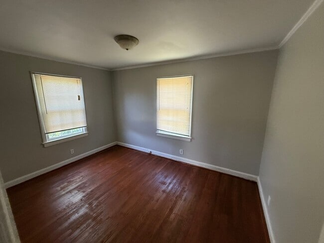 Building Photo - 2 Bedroom House near Downtown Raleigh east of Oakwood